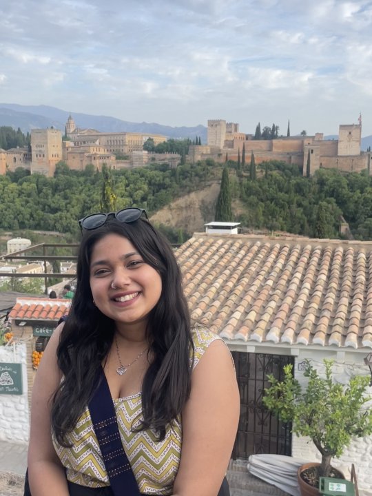 Meghna - Inglés, Español, Historia tutor